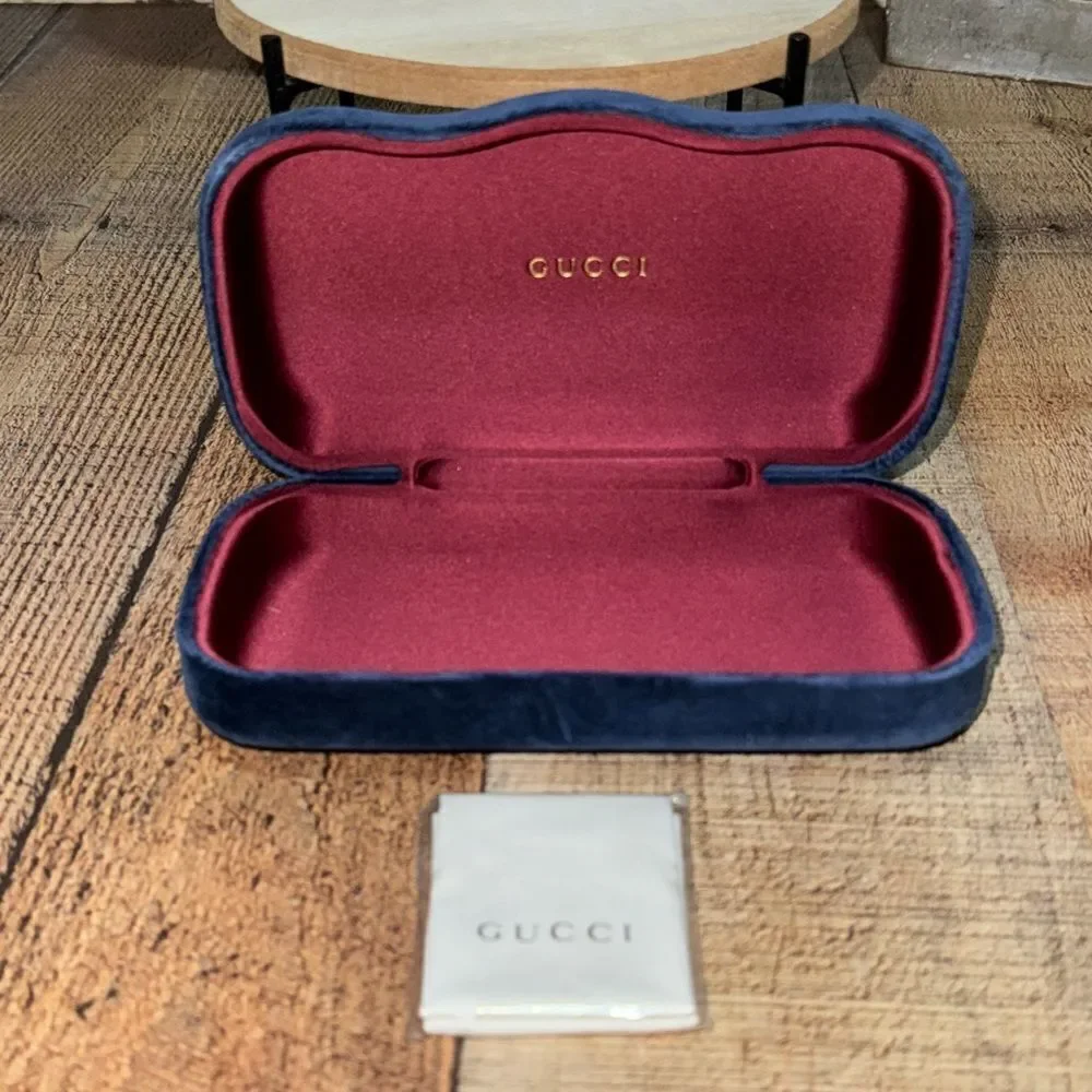Gucci velvet luxurious case sunglasses case with dust cloth